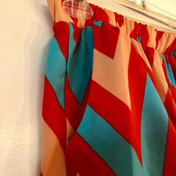 Orange and blue chevron elastic shorts size M - Picture 2 of 4